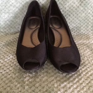 Black low heel pumps